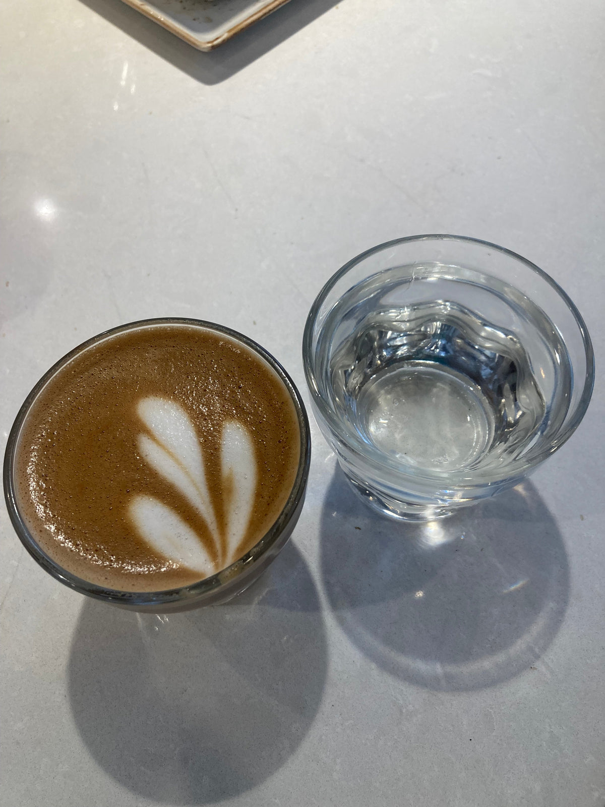 Reusable ceramic coffee mug as a sustainable alternative to single-use disposable cups