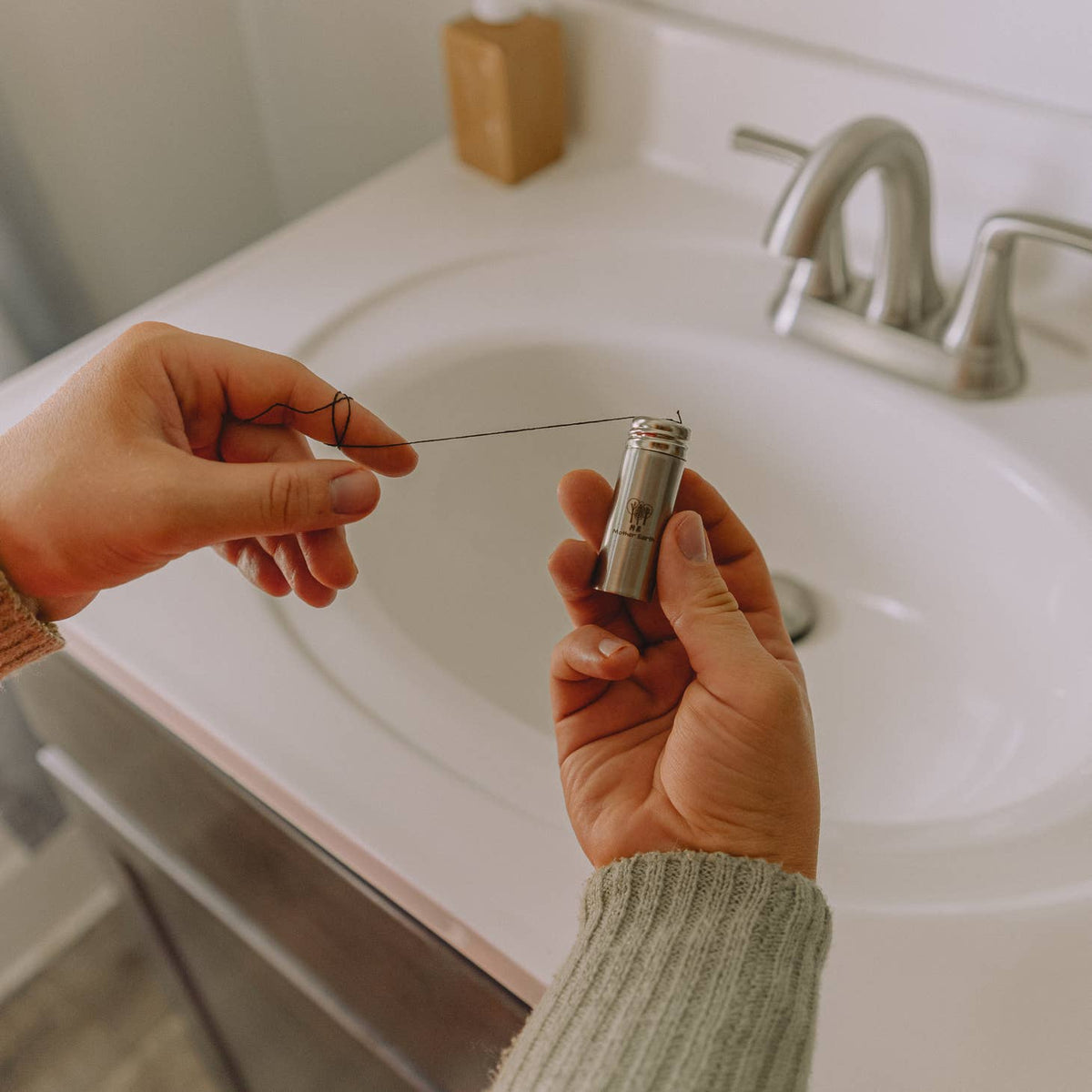 Vegan Biodegradable Floss Tin -- Steel